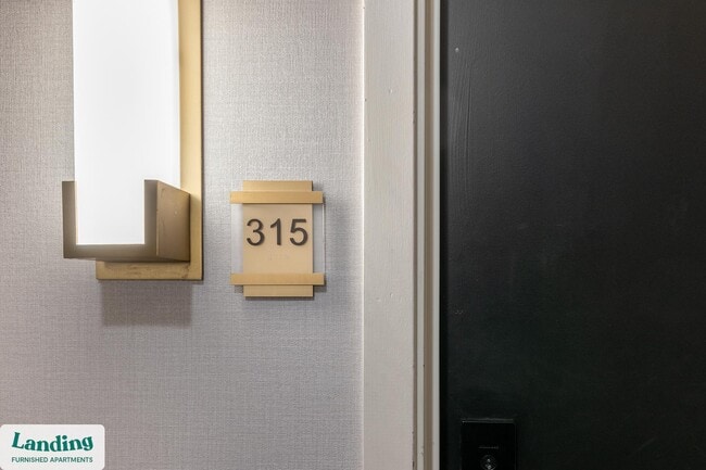 Building Photo - 933 McGee St