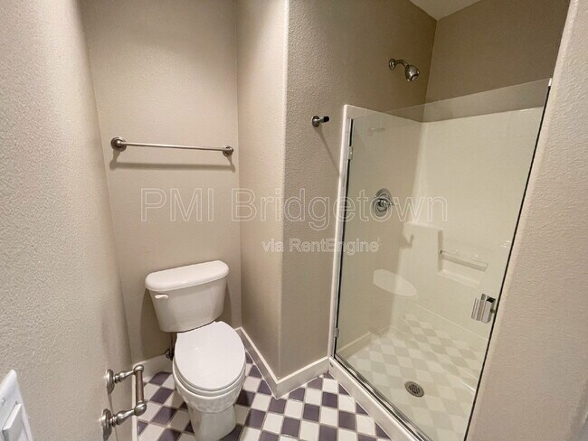 Building Photo - 10235 NW Edgewood Dr