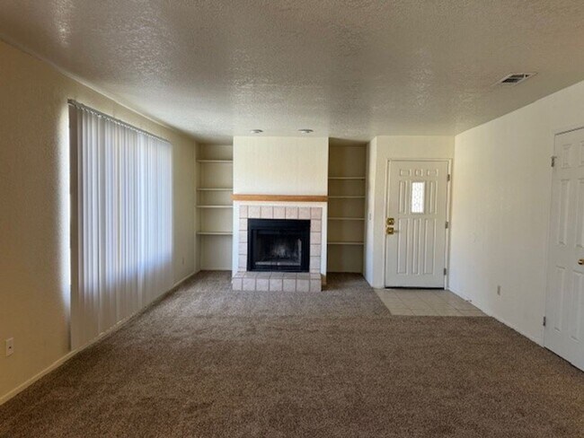 Building Photo - 2BR Condo w/Marina and Dock-Gated Waterfro...