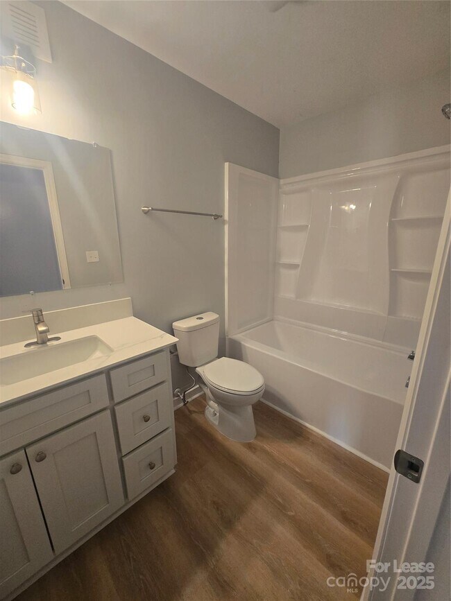 Building Photo - 3100 Dawnshire Ave