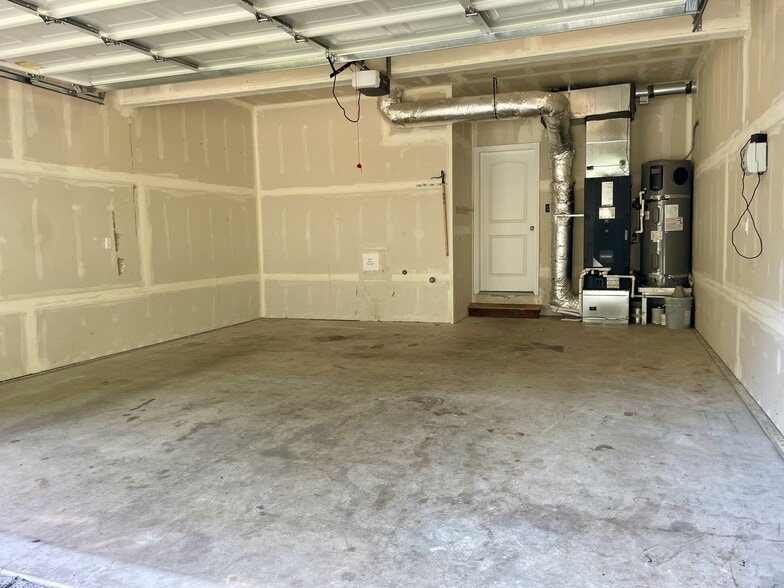 Building Photo - 102 Alpha Ln