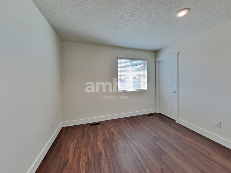Building Photo - 3087 N Vigo Ave
