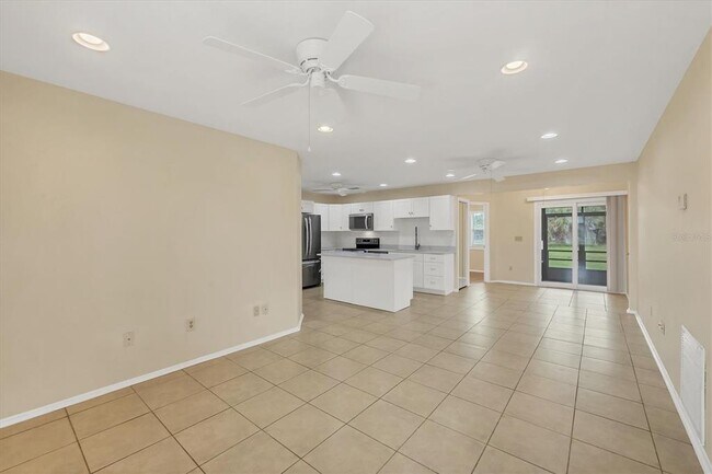 Building Photo - 5439 Kenwood Dr
