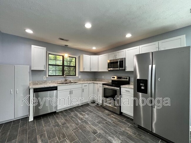 Building Photo - 7714 Basswood Dr