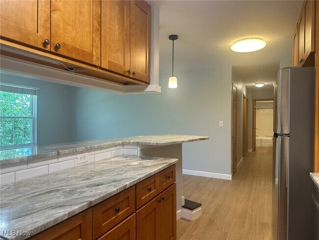 Building Photo - 7045 Carriage Hill Dr