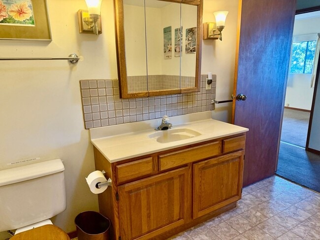 Building Photo - Experience comfort in this charming 3 bed, 2 bath rental home with a wood-burning stove, sunken j...