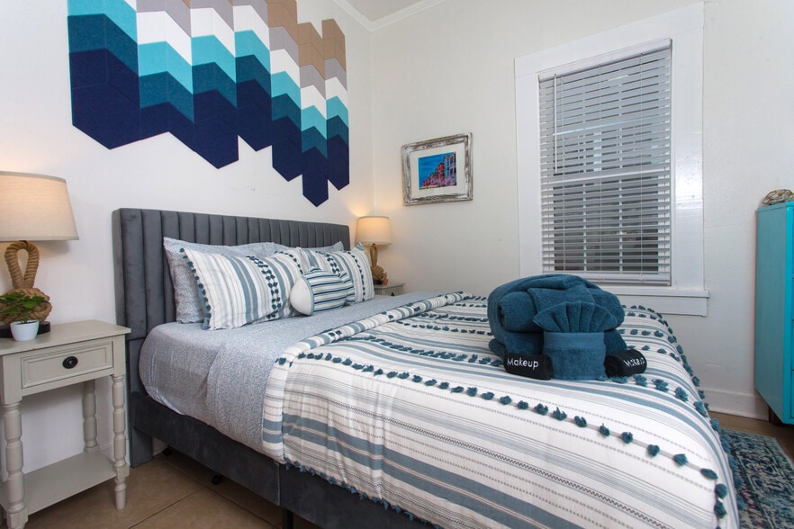 Building Photo - 608 N 9th Ave