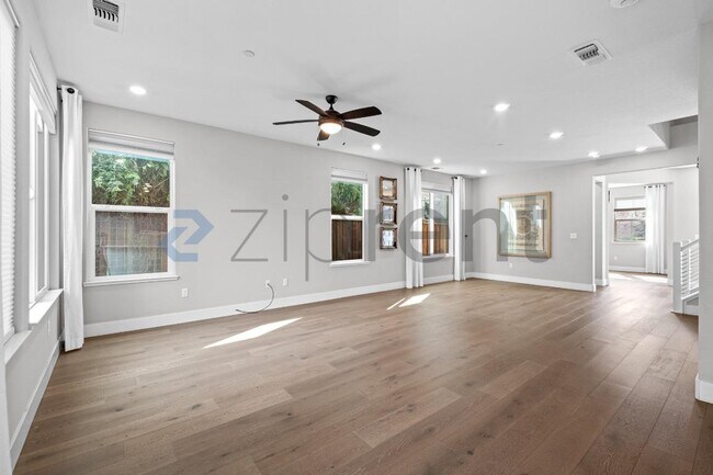 Building Photo - 285 Bear Creek Dr