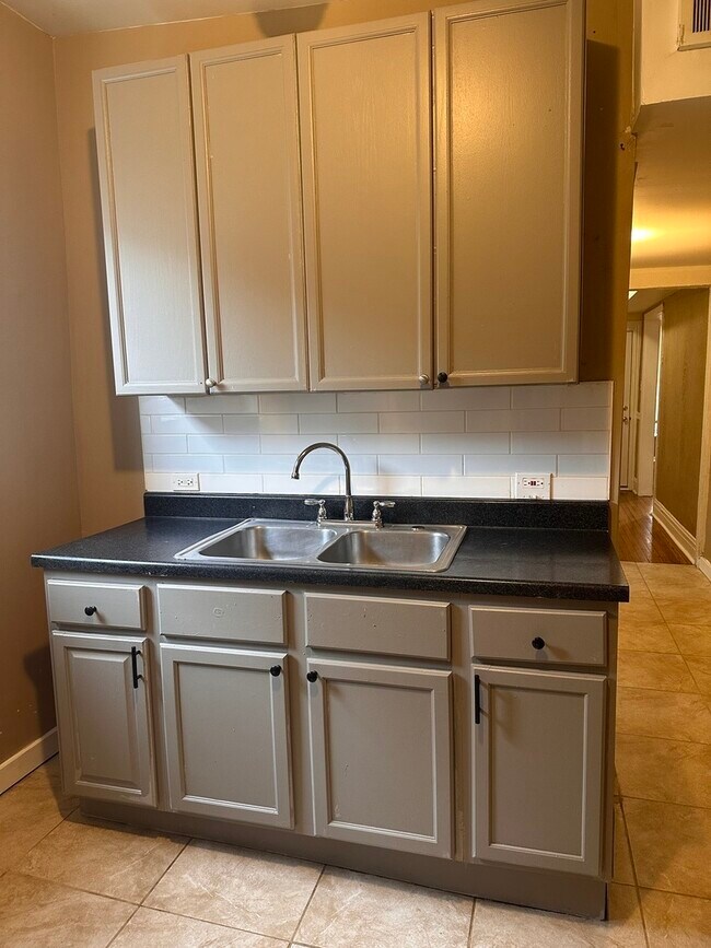 Building Photo - 5658 S Honore St