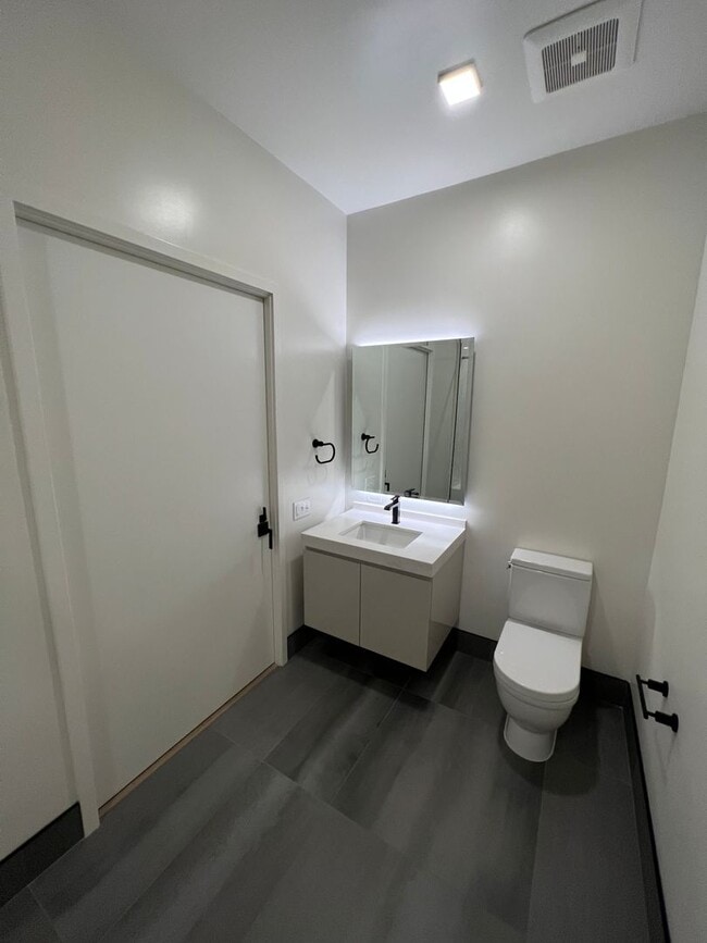 Building Photo - DOGPATCH MODERN LUXURY Jr 1BR 1BA CONDO, R...