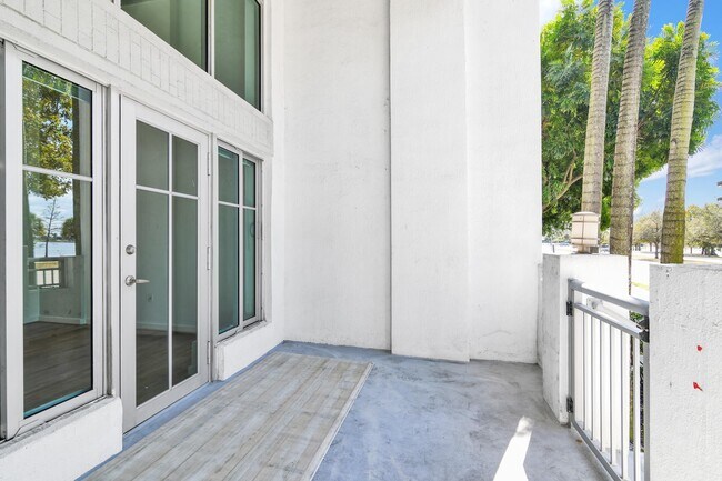 Building Photo - 300 S Australian Ave