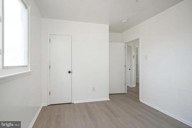 Building Photo - 220 College Dr