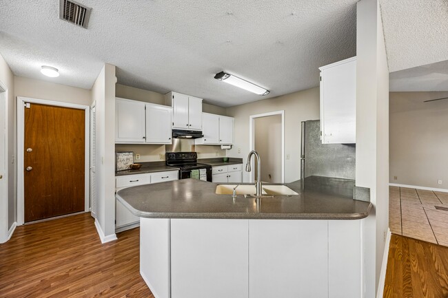 Building Photo - 132 Woodvalley Ct