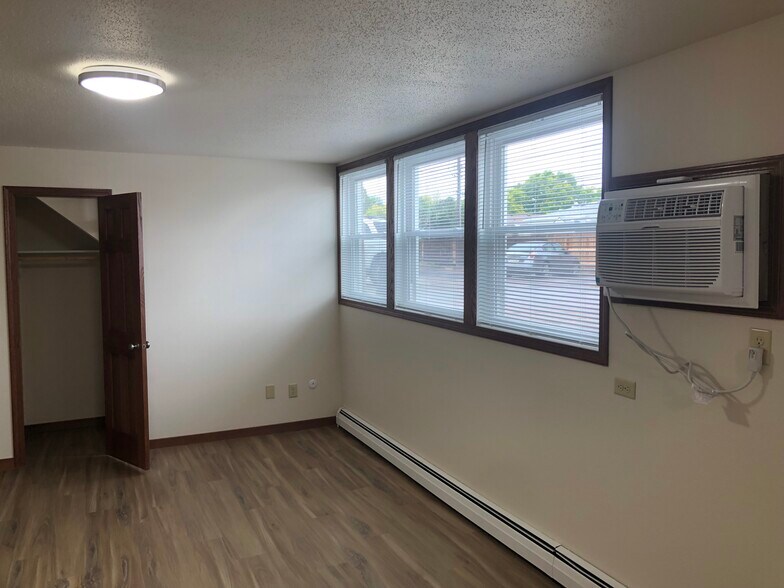 Building Photo - 3515 S West Ave