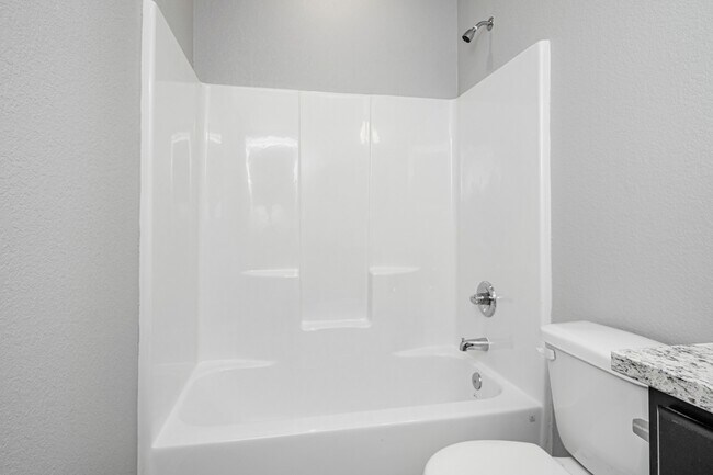 Building Photo - 536 Fallbrook Dr