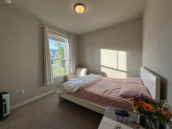Building Photo - 441 Saturnia Dr