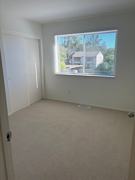 Building Photo - 230 San Andreas Dr