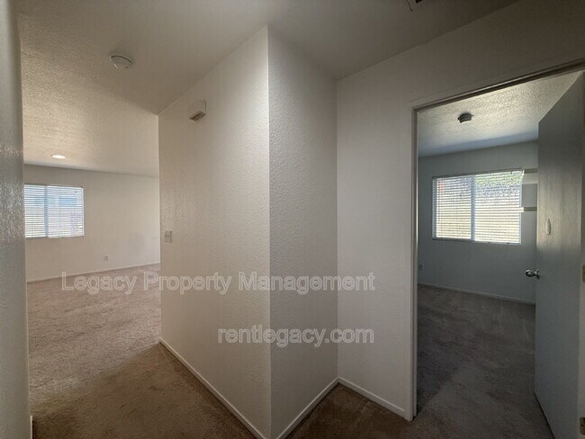 Building Photo - 4329 Middlebury Way