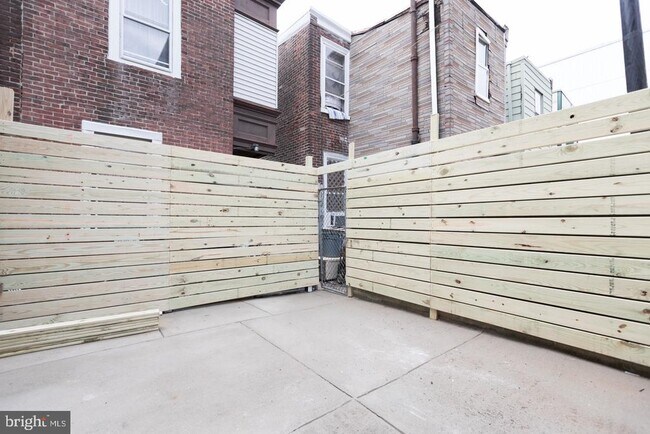 Building Photo - 2322 Memphis St