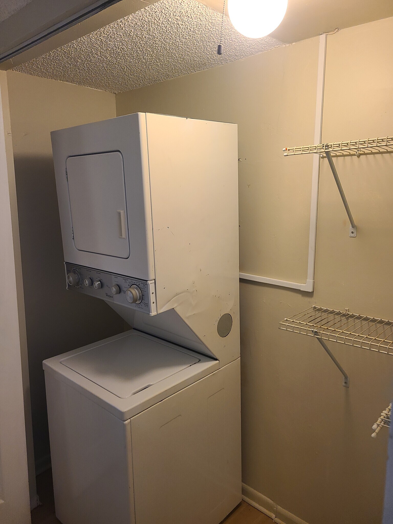 Building Photo - 9927 Three Lakes Cir