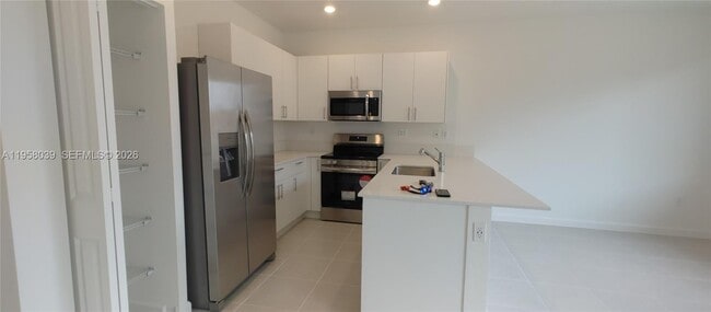 Building Photo - 689 SE 13th St Cir