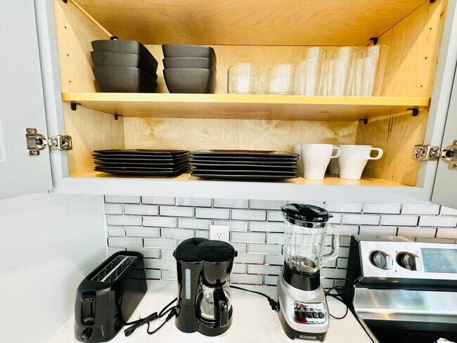 Building Photo - 133 SW 22nd Terrace