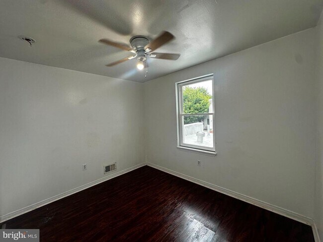 Building Photo - 1813 N Gratz St
