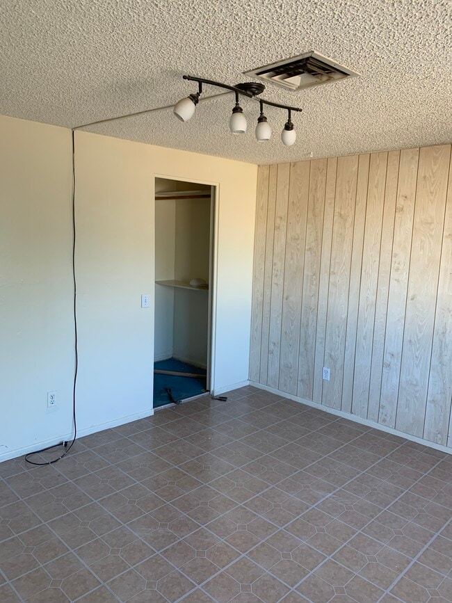 Building Photo - 4520 W Lynn Cir