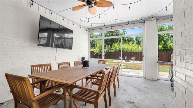 Building Photo - 157 S Oak Dr