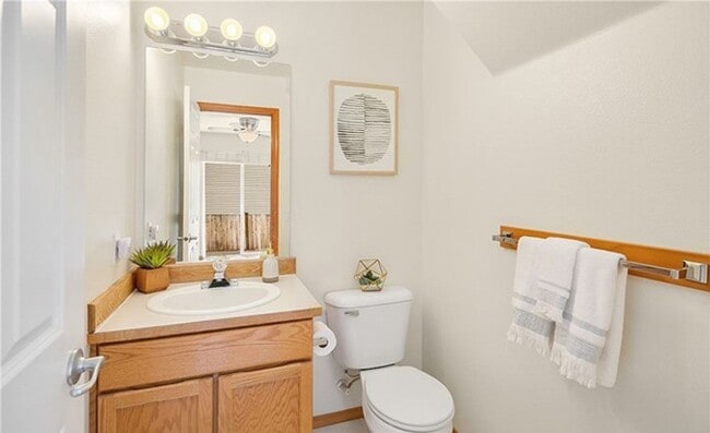 Building Photo - Beautiful 4 bed 2.5 ba Kingsridge home!!