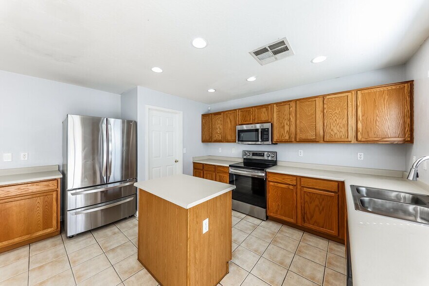 Building Photo - 16809 W Central St