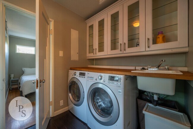 Building Photo - Beautifully Updated Fresno High Home - Walkable to Gazebo Gardens, 3BR/1BA, Partially Furnished