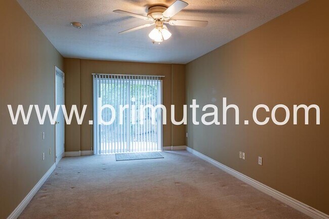 Building Photo - 3075 E Kennedy Dr