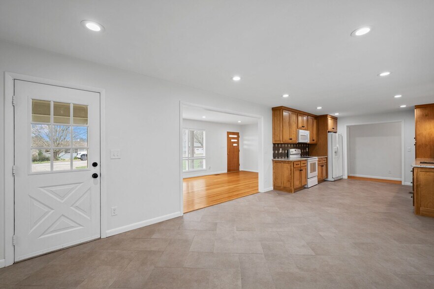 Building Photo - 2115 Ballard Pl