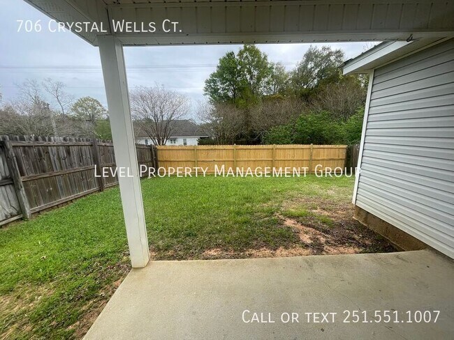 Building Photo - 706 Crystal Wells Ct N