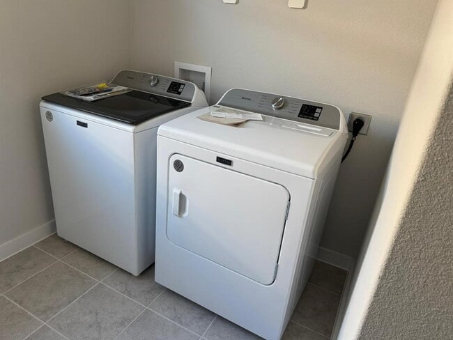 Building Photo - 1717 Scenic Hts Ln