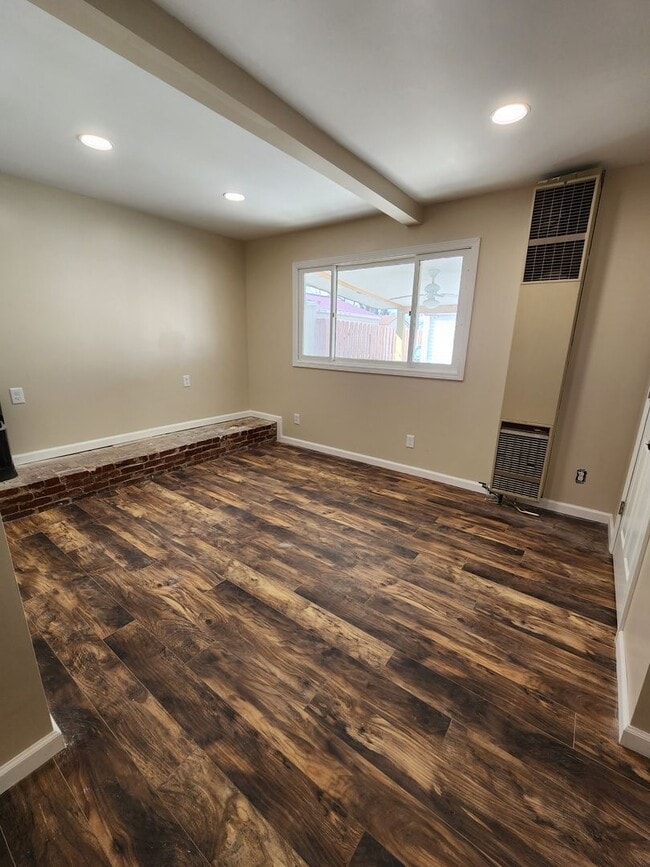 Building Photo - Updated 3 Bedroom Ranch style home