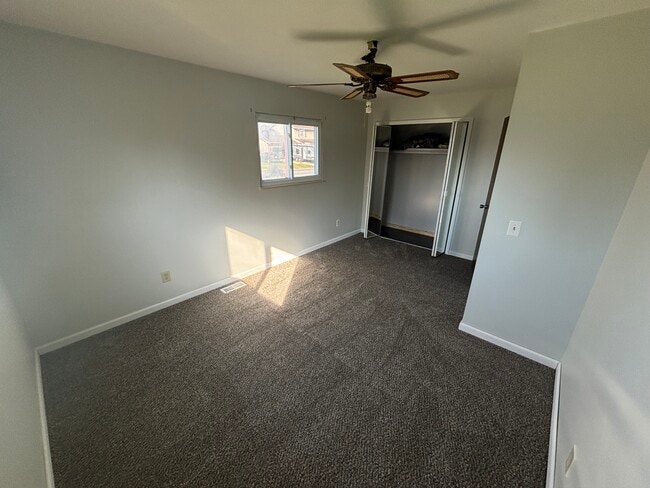 Building Photo - Columbine Ave