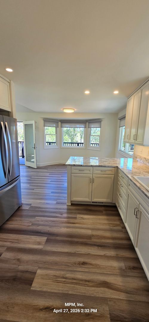 Building Photo - large custom home with peek a boo ocean views