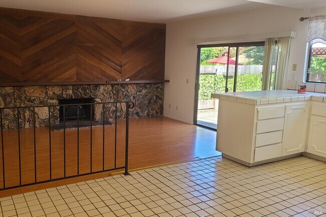 Building Photo - 221 San Marin Dr