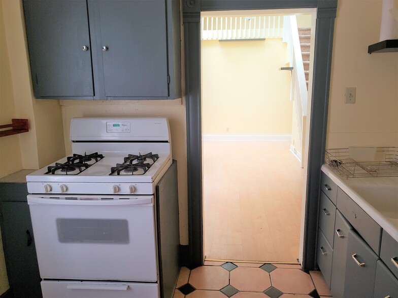 Kitchen 2 - 619 500 E