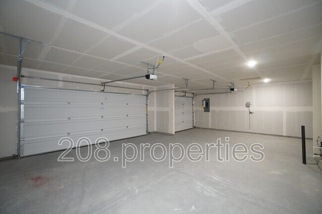 Building Photo - 1218 W Bass River Dr