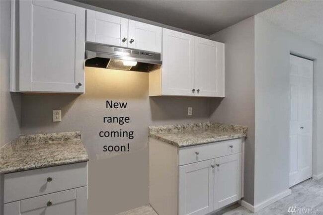 Building Photo - Remodeled ground floor 2 bed!