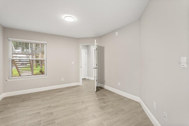 Building Photo - 2592 Grassy Point Dr