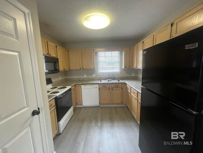 Building Photo - 706 Crystal Wells Ct N