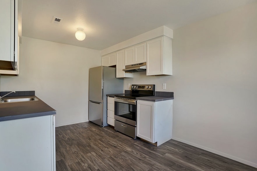 _DSC2033.jpg - Parkway Commons