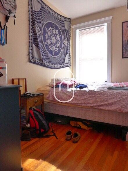 Building Photo - 187 Strathmore Rd