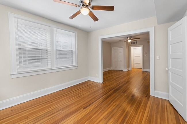 Building Photo - True Ghent Beauty 2/1 Move in Now