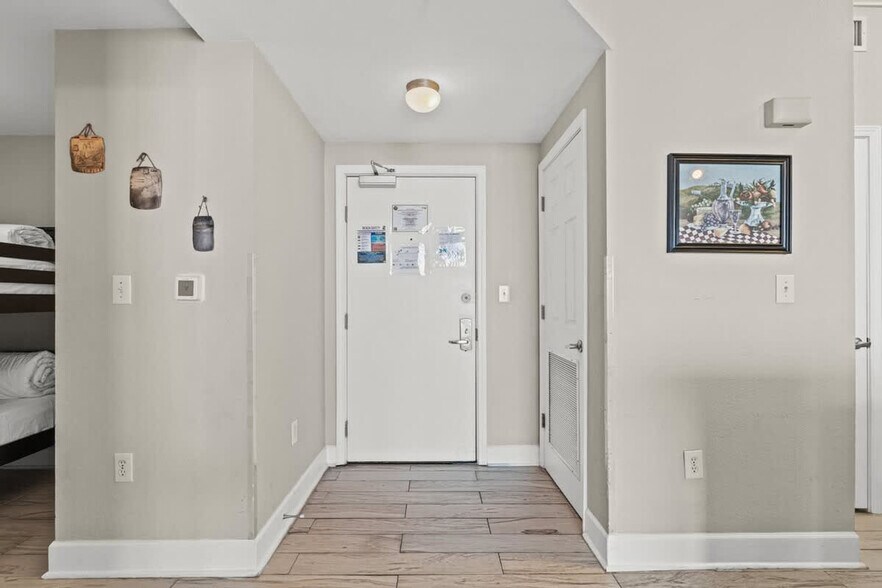 Building Photo - 16819 Front Beach Rd