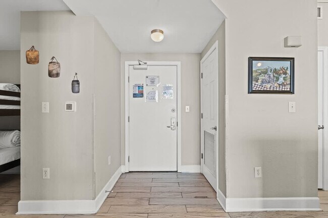 Building Photo - 16819 Front Beach Rd